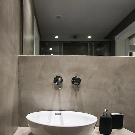 The Lux2 A Gorgeous * Salonic